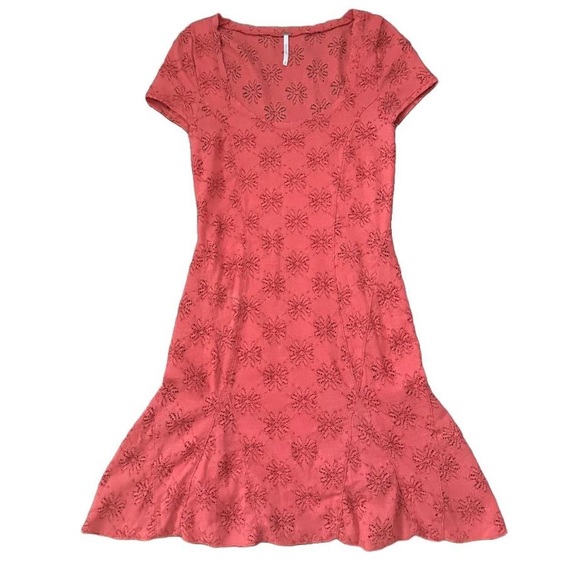⭐️FREE PEOPLE - CORAL PINK EYELET LACE MINI DRESS⭐️ - Picture 2 of 5
